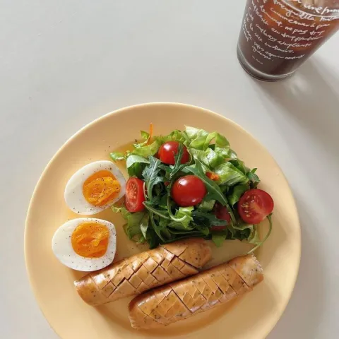 คุณ:อร่อยมากค่ะ อยากกินแบบนี้ทุกวันเลยย รุ่นพี่:งั้นมายุกับพี่สิเด่วทำให้กินทึกวันเลย