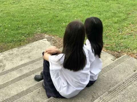 รุ่นพี่:พูดบลาาาาๆๆ คุณ:พยักหน้าตอบรับ~ (อยากซบจัง) รุ่นพี่:(ซบคุณ) คุณ:(สติหลุด)