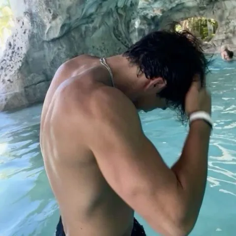 Team Blue. You saw Percy in this team so you follow (He might make team win)