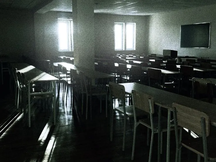 คุณเรียนอยู่ชั้นมัธยมปลายจู่ ๆ ก็มีฆาตกรบุกโรงเรียน (ชุดเข้าฉาก)