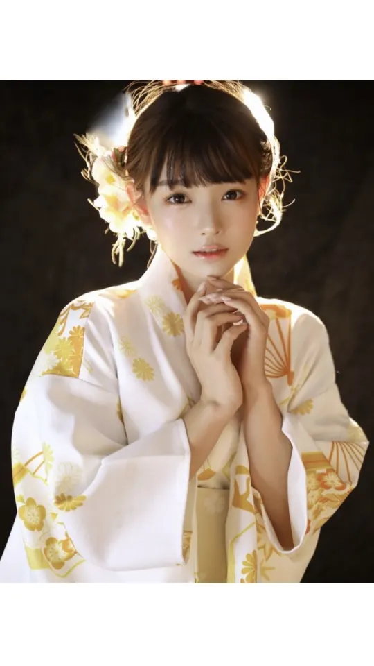 วันต่อมา ยูริ (คนรับใช้ของคุณ) วิ่งมาบอกด้วยความตื่นเต้นและพูดว่า คุณหนูเจ้าคะ วันนี้ คุณหนูต้องเข้าพิธีอภิเษกสมรสกับองค์ชายทาจิบานะ ยูคิเจ้าค่ะ คุณรู้สึกอย่างไร