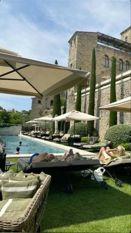 นั่งพักผ่อน