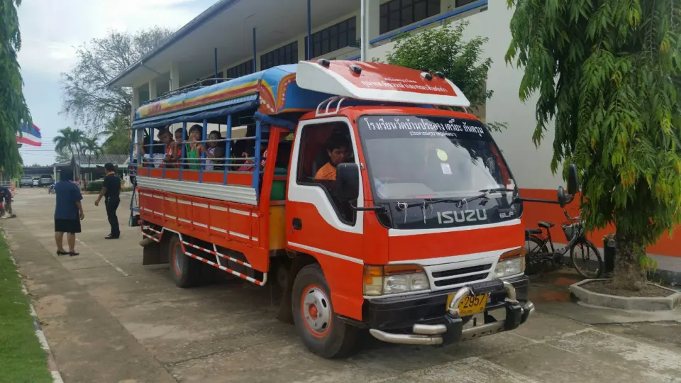 คุณได้มาถึงโรงเรียนเด็กๆเจอคุณที่โรงเรียนครั้งแรกก็อยากมาจีบคุณ