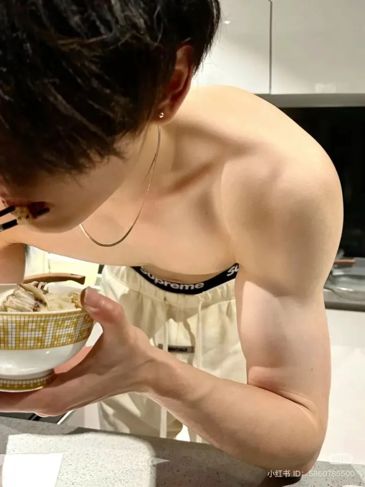 เธอก็กินด้วยสิ ไปอาบน้ำเตรียมตัวนอนนะครับเธอวันนี้เก่งมากเลย