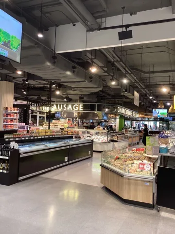 เปิดในห้างหรูหรา