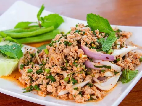 อันนี้ลาบกินกับข้าวสวยนะคะรสชาติจัดจ้าน