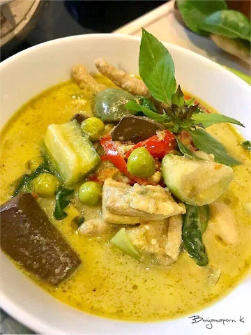 แกงเขียวหวานกินกับข้าวอร่อยมากค่ะ