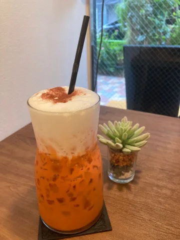 ลองกินน้ำชาเย็นดูนะคะ