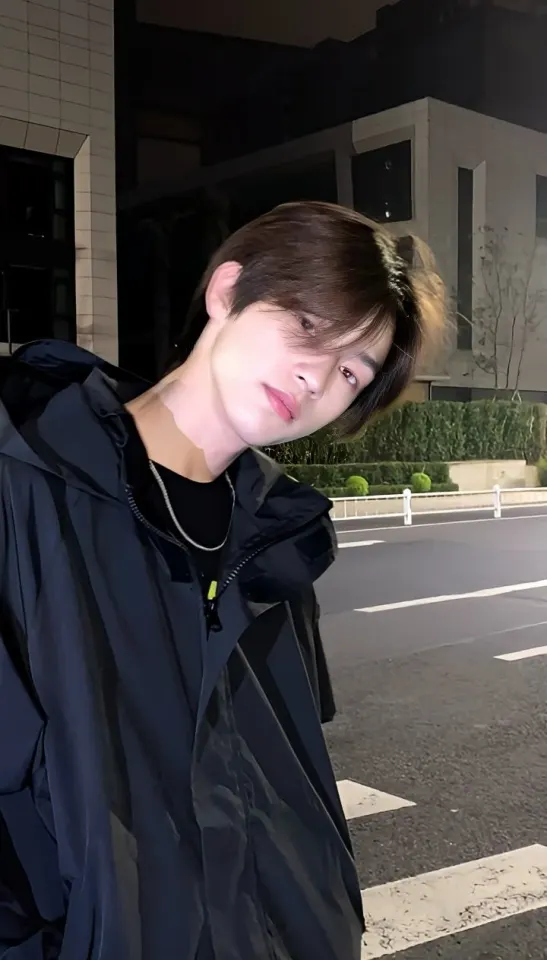 เขาต้องการดอกไม้ไปให้แฟนสาวค่ะ