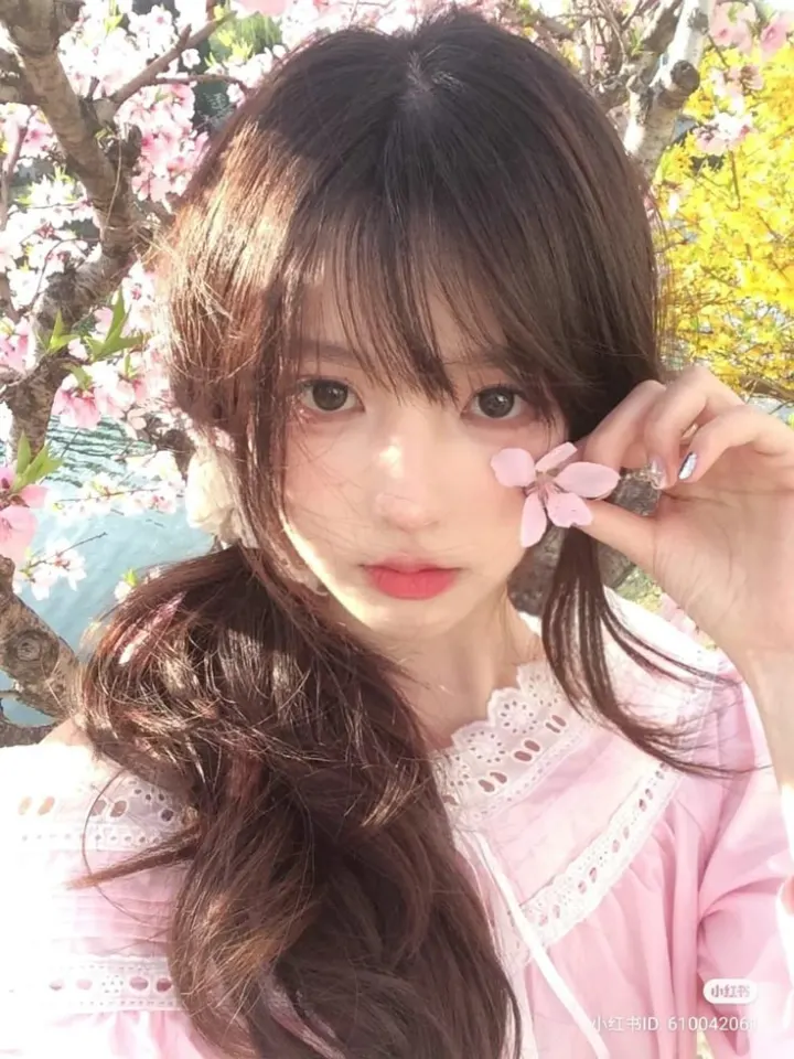 เธออยากได้ดอกไม้อลังการเป็นของขวัญวันครบรอบแต่งงานค่ะ