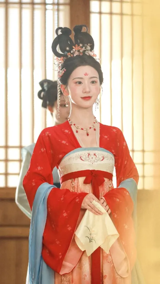 ตอนที่ท่านเดินออกมา อวี้หวนที่ดีใจที่ได้เป็นสนมยศไฉเหริน ก็เดินตรงมาหาท่าน