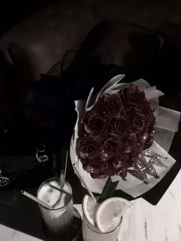 give flowers 💐❤️