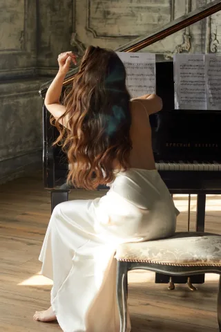 เล่นเปียโน