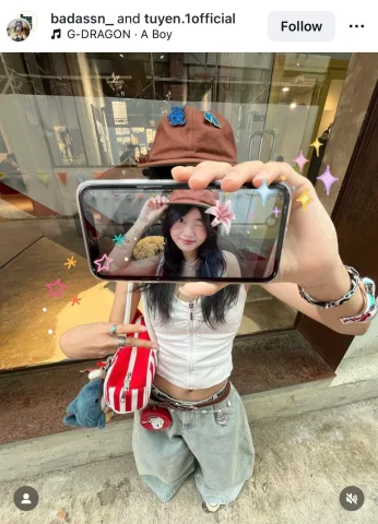 ก็แค่โพสต์รูปและคลิปที่ถ่ายตอนไปเที่ยวลงนี่แหละ