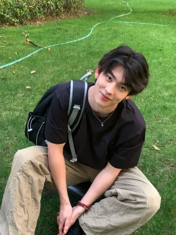 หนุ่มหล่อ ยิ้มหวาน