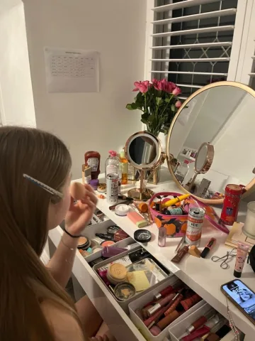 𝘸𝘦𝘢𝘳 𝘮𝘢𝘬𝘦𝘶𝘱