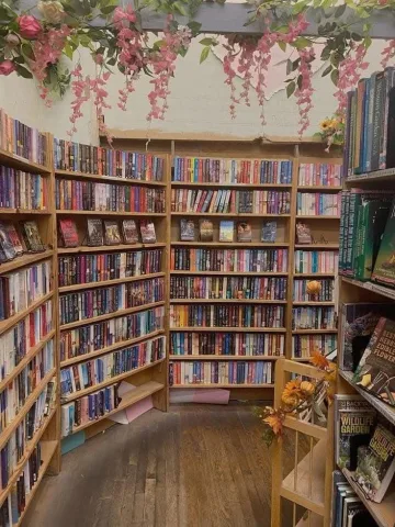 library / ห้องสมุด