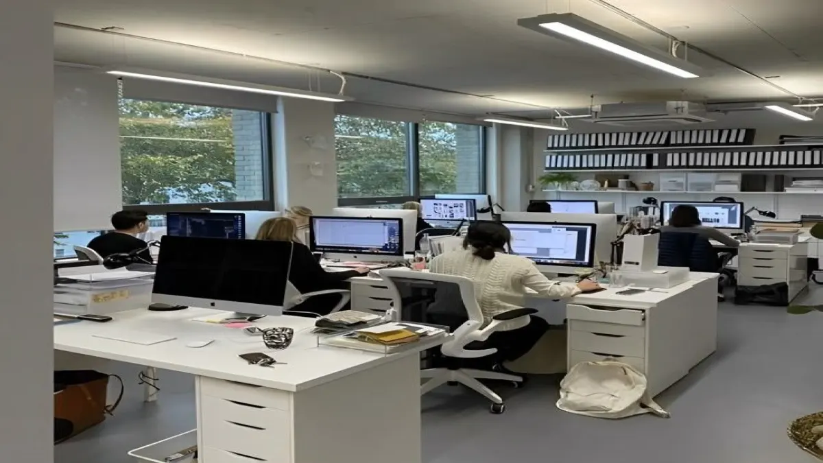 When you are an office worker./คุณเป็นพนักงานออฟฟิศ