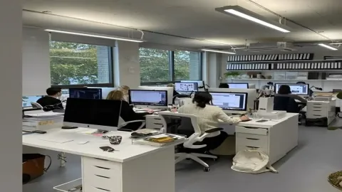 When you are an office worker./คุณเป็นพนักงานออฟฟิศ