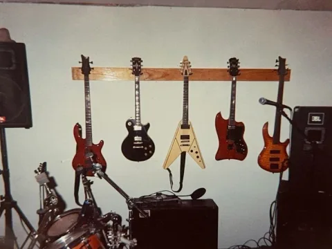 𝐏𝐥𝐚𝐲 𝐆𝐮𝐢𝐭𝐚𝐫