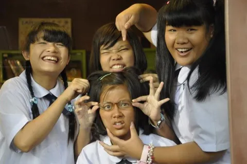 𝐒𝐭𝐚𝐲 𝐖𝐢𝐭𝐡 𝐀 𝐅𝐫𝐢𝐞𝐧𝐝𝐬