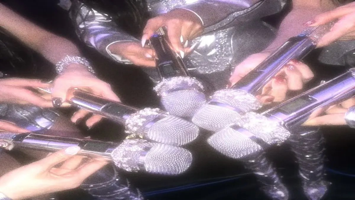 คุณจะเป็นไอดอลสายไหน?🎤🌟🎀(cr.pinterst)