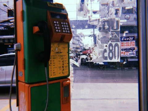 โทรศัพท์คุยกับเพื่อนสาว แค่3นาทีก้ยังดีกว่าไม่ได้คุยนะจ๊ะ