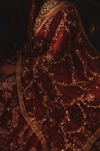 ชุดสวยหรู โดดเด่น มีลายระยิบระยับ เหมือนเจ้าหญิง