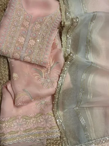 สีชมพู สีฟ้า หรือสีสดใส น่ารักและสดชื่น