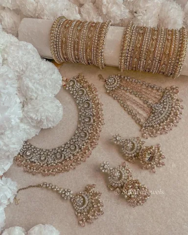 เครื่องประดับเรียบหรู ดูสง่างามและคลาสสิก