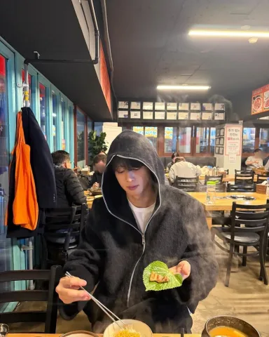 ขอโทษนะครับพี่ขอไอจีได้มั้ยครับถ้าไม่ได้ไม่เป็นไรครับ