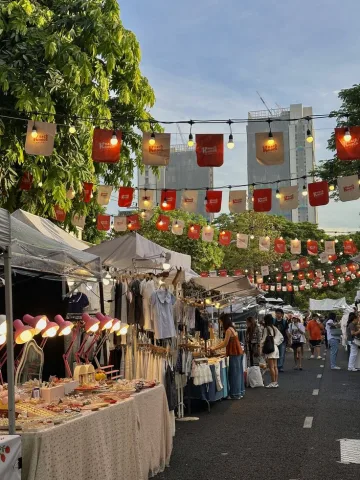 ตลาดคึกคัก