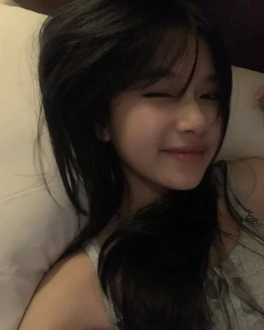 โซอี้ / น่ารัก สดใส ใสซื่อ เชื่อใจผู้คนรอบข้าง รักเพื่อนมากๆ เป็นคนอ่อนไหวง่าย