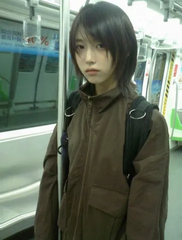 เจนขวัญ / เป็นคนนิ่งๆ โลกส่วนตัวสูง ฉลาดและมีไหวพริบ ชอบอ่านหนังสือ ความรู้รอบตัวมาก ใจดีกับคนสนิท