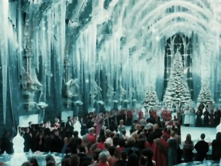 คืนนี้คือคืนแห่ง Yule Ball งานเลี้ยงเต้นรำวันคริสต์มาสประจำ hogwarts และมีโรงเรียนอื่นๆอย่าง โบซ์บาตงและเดิมสแตรงค์มาร่วมด้วย และนี่เป็นครั้งแรกของคุณ คุณรู้สึกอย่างไร