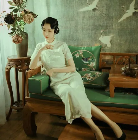 หมิง (Ming / 明) &ndash; แปลว่า สว่าง ฉลาด