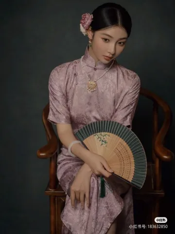 ฮวา (Hua / 华) &ndash; แปลว่า งดงาม หรือรุ่งเรือง