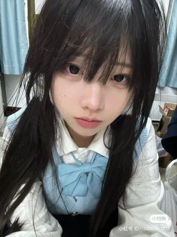 hana(ฮานะ) อายุ 17 ปี เรียนอยู่ม.ปลาย เป็นคนใจดีมาก รักสัตว์ เป็นห่วงคนอื่นเสมอ