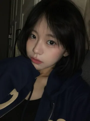 Rin (ริน) อายุ 23 ปี เป็นพนักงานโรงงานยา ฉลาด คิดเป็นระบบ วางแผนเก่ง