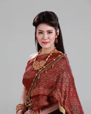 ตอนนี้ลูกอายุครบกําหนดที่จะออกเรือนแล้วควรจะทําความรู้จักกับคนที่แม่หาให้