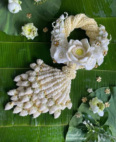make a flower garland - ร้อยมาลัย