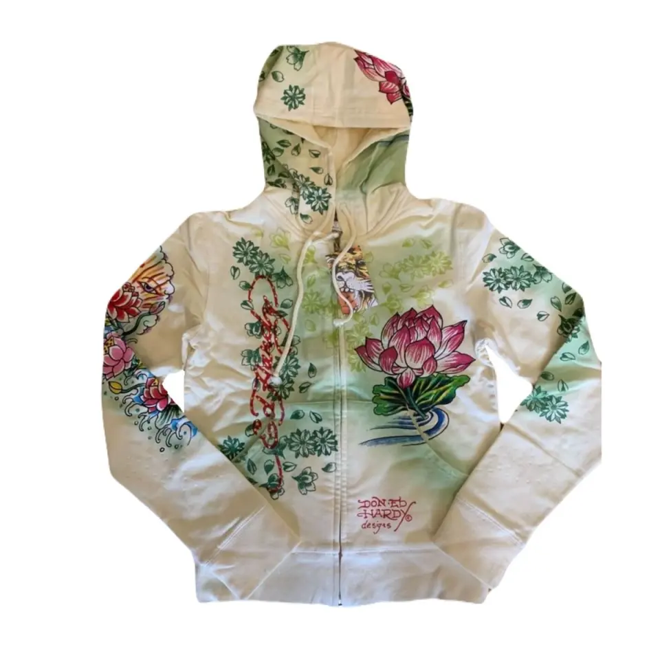 your first task is to direct a campaign promote this hoodie collection ok ? ( งานแรกของคุณคือทำแคมเปญโปรโมท hoodie คอลเลคชั่นนี้ โอเคไหมคะ )