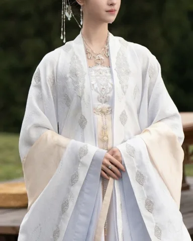 สีขาวนวลบริสุทธิ์ ดุจจิตใจสงบ