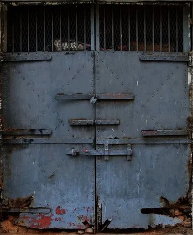 (ประตูเหล็กบานใหญ่): แข็งแกร่งและน่าเกรงขาม