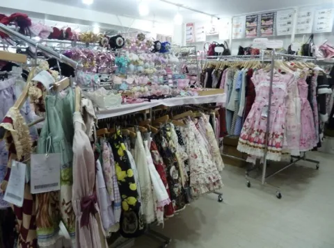 ร้านเสื้อผ้าน่ารัก><