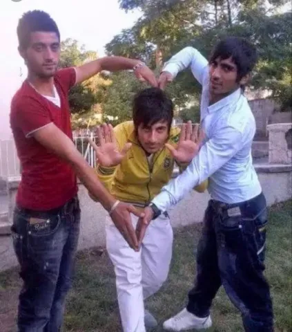 3 คน