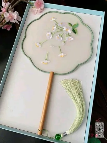 พัดฉลุลายสวยงาม