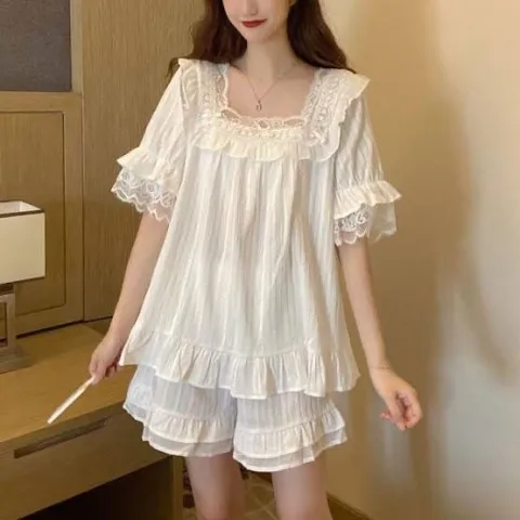 ชุดนอนเมื่อคืน