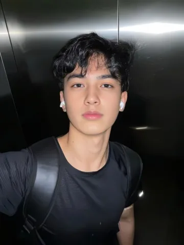 หนุ่มขี้เล่น กวน ๆ อยู่ด้วยแล้วไม่เครียด