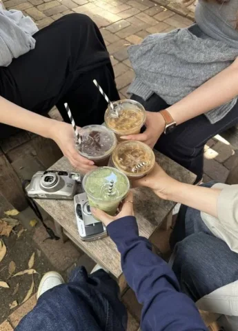 I went to a cafe with friends /ไปคาเฟ่กับเพื่อน